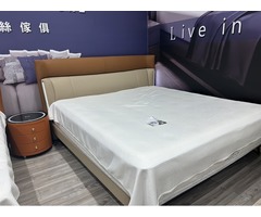自帶夜燈的極簡床-高級皮革床架床組2023新款上市