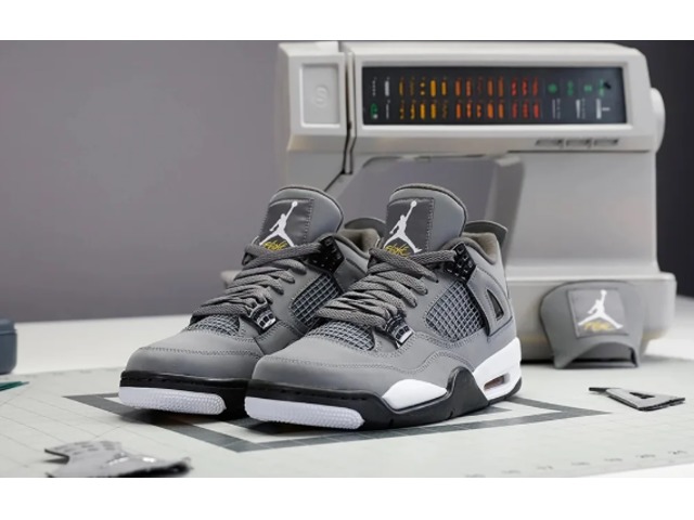 經典的設計，聯名的寵兒——Jordan 4