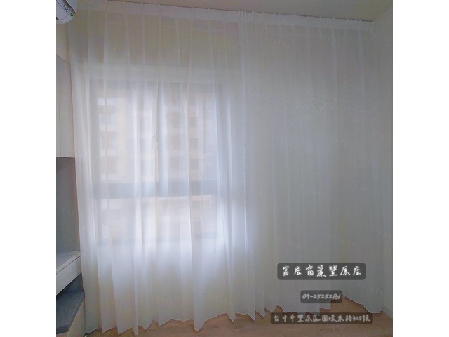 富居窗簾豐原店》比大賣場同性質便宜，做工更精美，專人免費到府安裝。