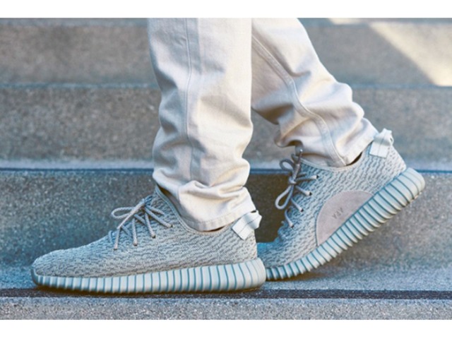 如何搭配 Yeezy 350 運動鞋：適合各種場合的穿搭創意！
