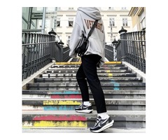 Sacai x Nike聯名穿搭指南——灰白鞋款與Dior混搭美學