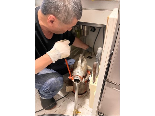 新莊區通水管 廚房水槽水管不通 浴室地板水孔堵住