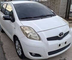超便宜代步車,Toyota,豐田,Yaris,5門,1.5L,白色,自排,省油,省稅金,黑色皮椅,要買要快