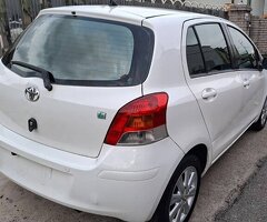 超便宜代步車,Toyota,豐田,Yaris,5門,1.5L,白色,自排,省油,省稅金,黑色皮椅,要買要快