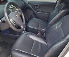 超便宜代步車,Toyota,豐田,Yaris,5門,1.5L,白色,自排,省油,省稅金,黑色皮椅,要買要快